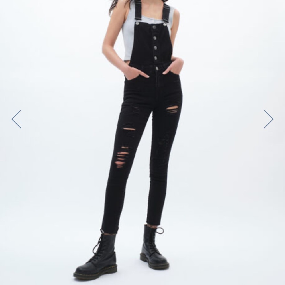 BLACK DISTRESSED OVERALLS